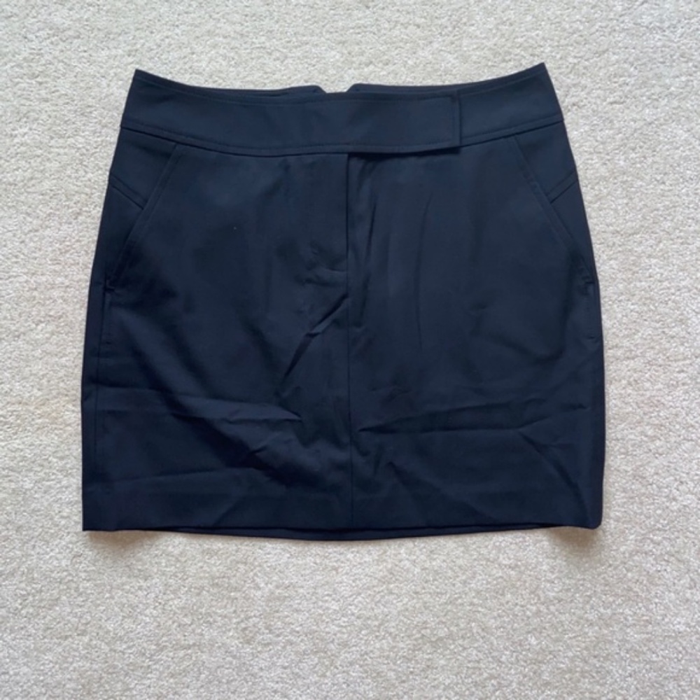 The Limited Black Stretch Skirt W/Pockets - Size 2